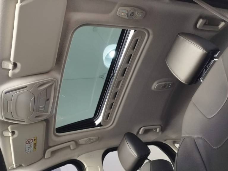 FORD - FOCUS - 2016/2016 - Branca - R$ 72.900,00