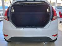 FORD - FIESTA - 2015/2016 - Branca - R$ 59.900,00