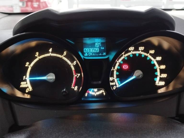 FORD - FIESTA - 2013/2014 - Branca - R$ 45.900,00