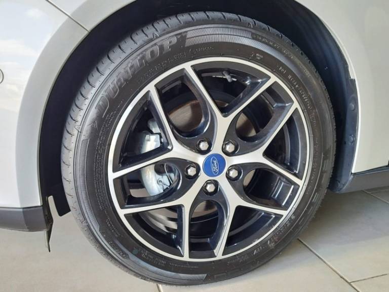 FORD - FOCUS - 2016/2016 - Prata - R$ 74.900,00