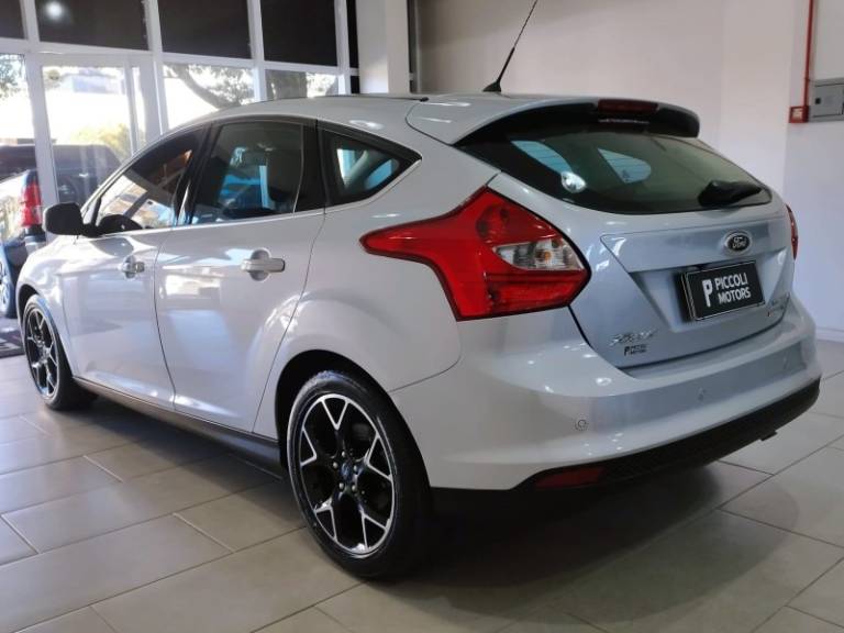 FORD - FOCUS - 2014/2015 - Prata - R$ 54.900,00
