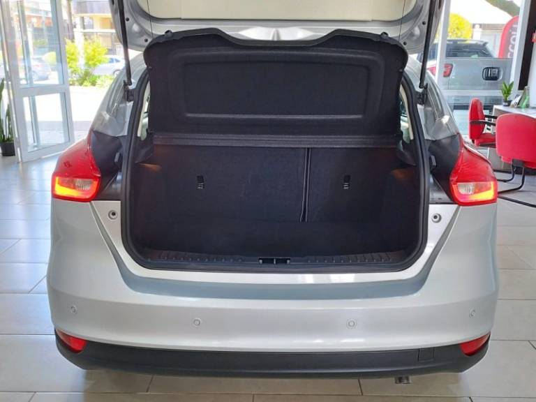 FORD - FOCUS - 2016/2016 - Prata - R$ 74.900,00