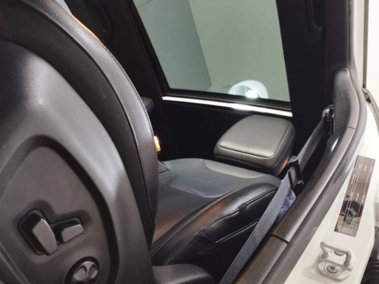 JEEP - COMPASS - 2021/2022 - Branca - R$ 157.900,00