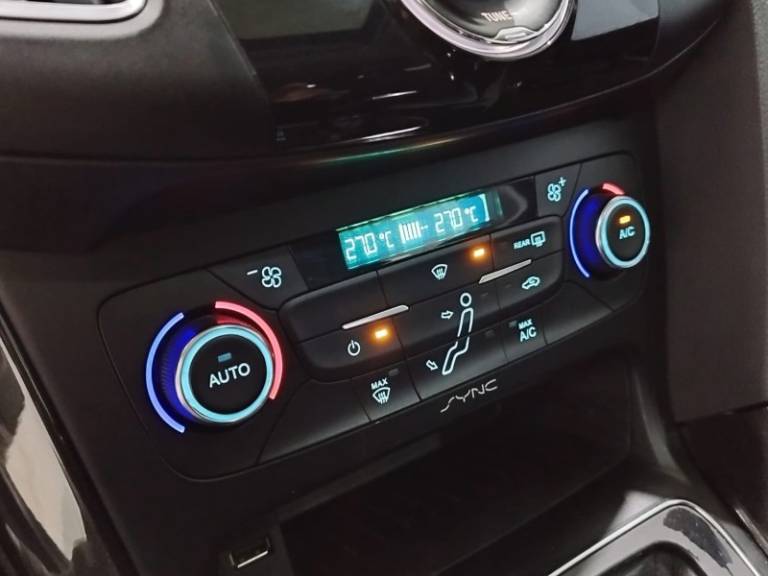 FORD - FOCUS - 2016/2016 - Cinza - R$ 72.900,00