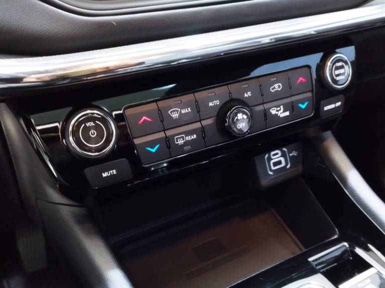 JEEP - COMPASS - 2021/2022 - Branca - R$ 157.900,00