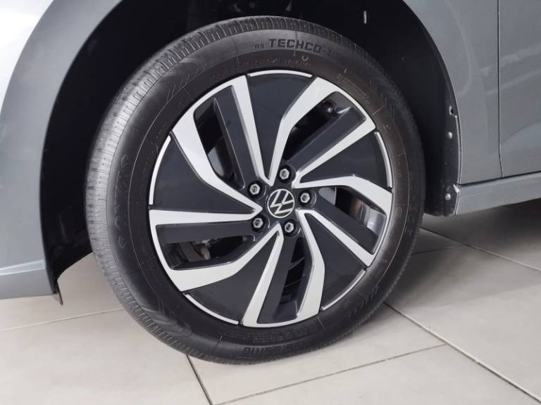 VOLKSWAGEN - POLO - 2023/2024 - Cinza - R$ 101.900,00