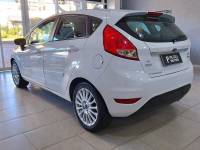 FORD - FIESTA - 2015/2016 - Branca - R$ 59.900,00