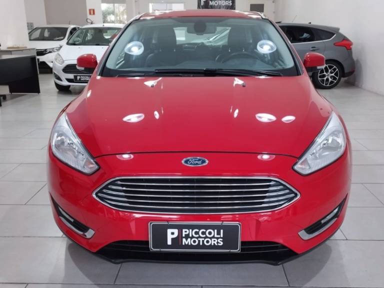 FORD - FOCUS - 2015/2016 - Vermelha - R$ 65.900,00