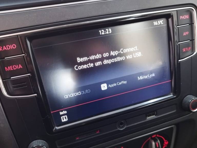 VOLKSWAGEN - FOX - 2019/2019 - Branca - R$ 61.900,00