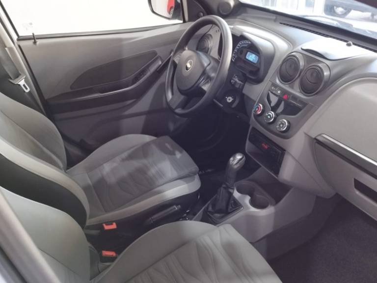 CHEVROLET - AGILE - 2012/2013 - Prata - R$ 39.900,00