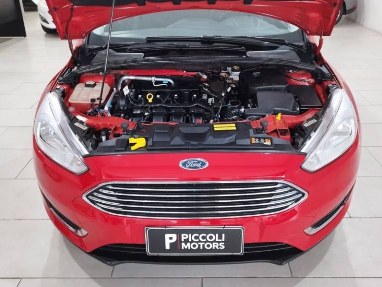 FORD - FOCUS - 2015/2016 - Vermelha - R$ 65.900,00
