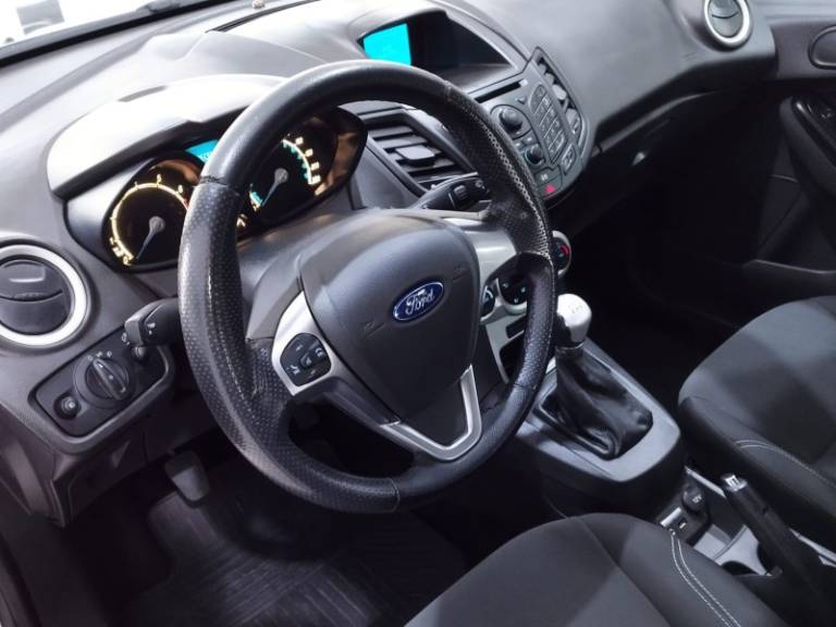 FORD - FIESTA - 2013/2014 - Branca - R$ 45.900,00